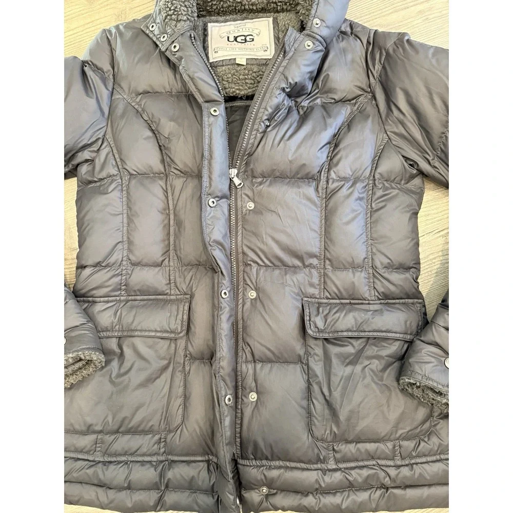 UGG Australia Women's M Gray Hooded Down Puffer Jacket Quilted Sherpa lined